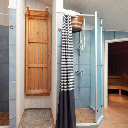 12 Person Holiday Home In Grömitz Esterno foto