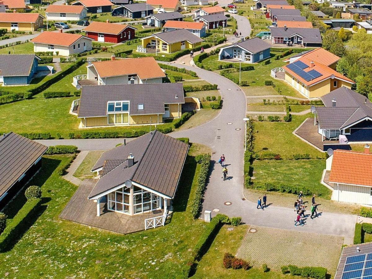 12 Person Holiday Home In Grömitz Esterno foto
