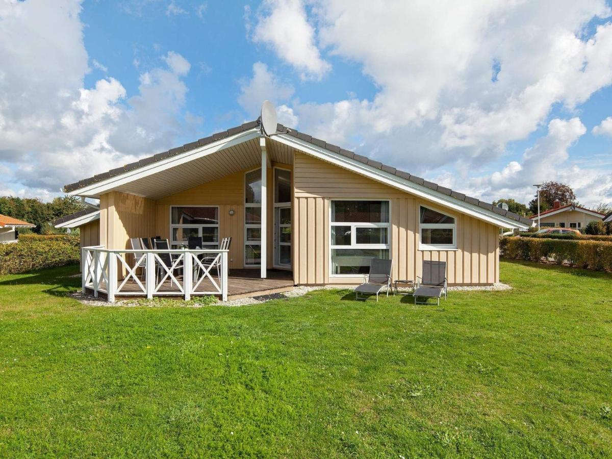 12 Person Holiday Home In Grömitz Esterno foto