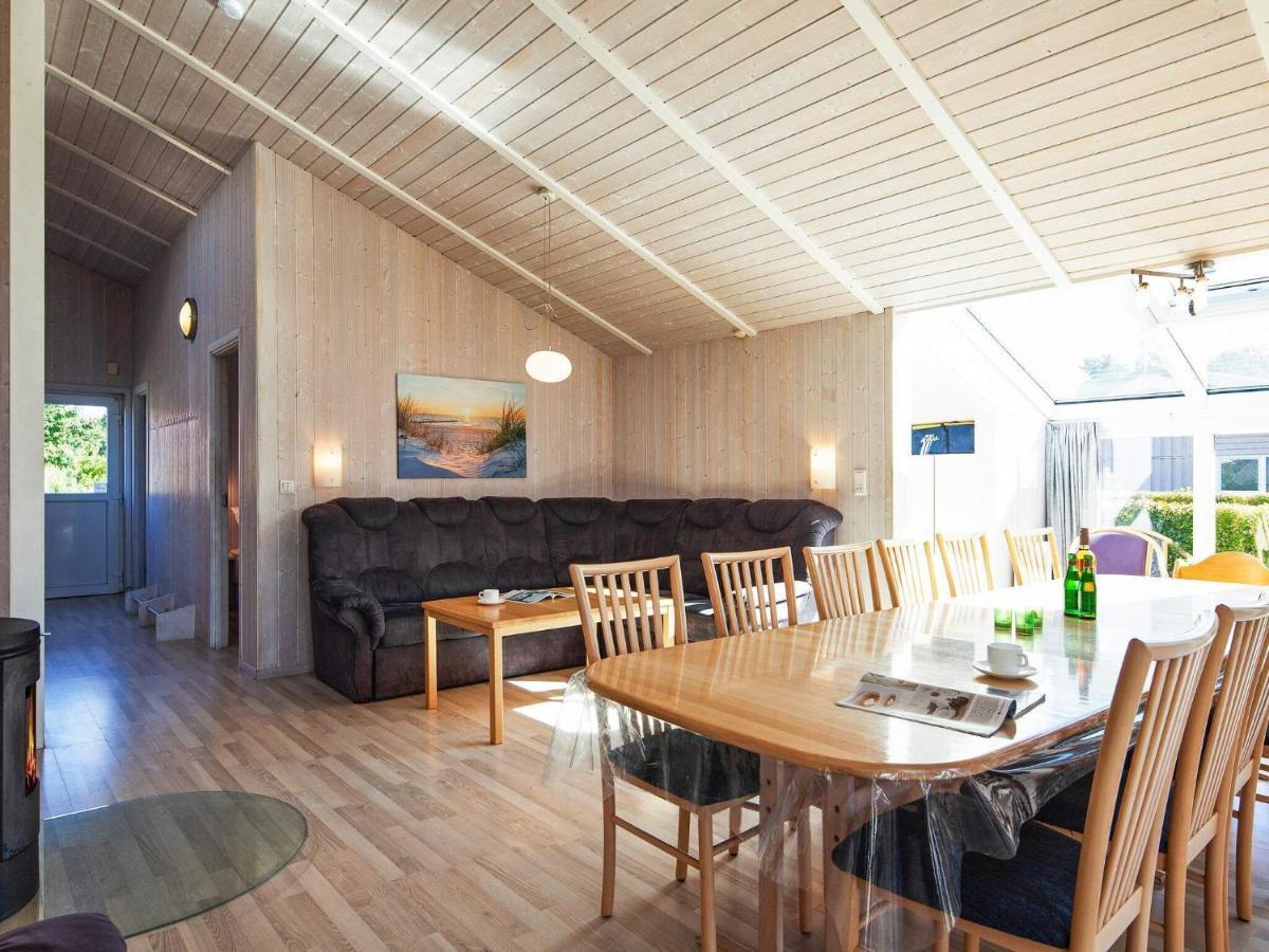 12 Person Holiday Home In Grömitz Esterno foto