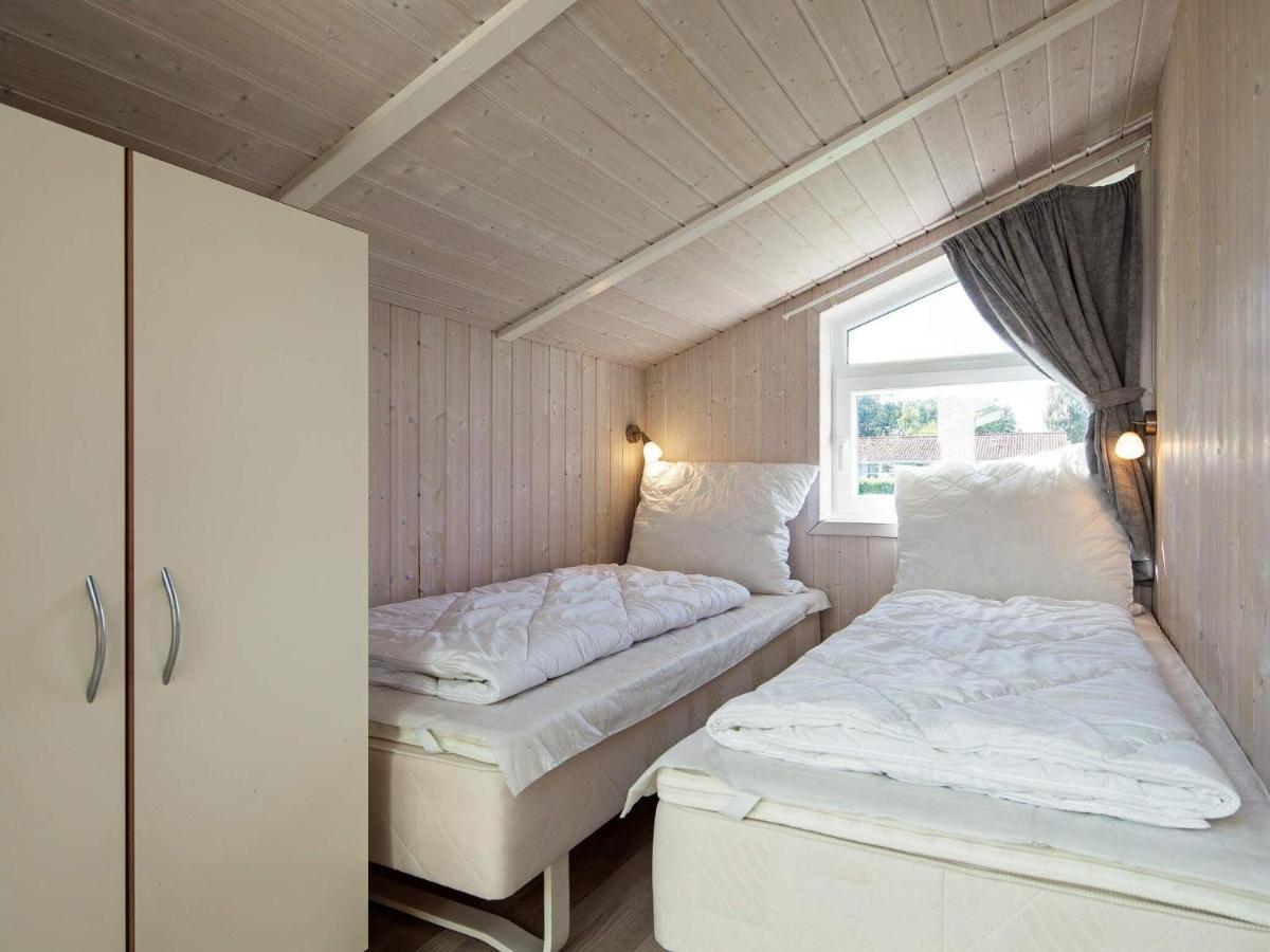 12 Person Holiday Home In Grömitz Esterno foto