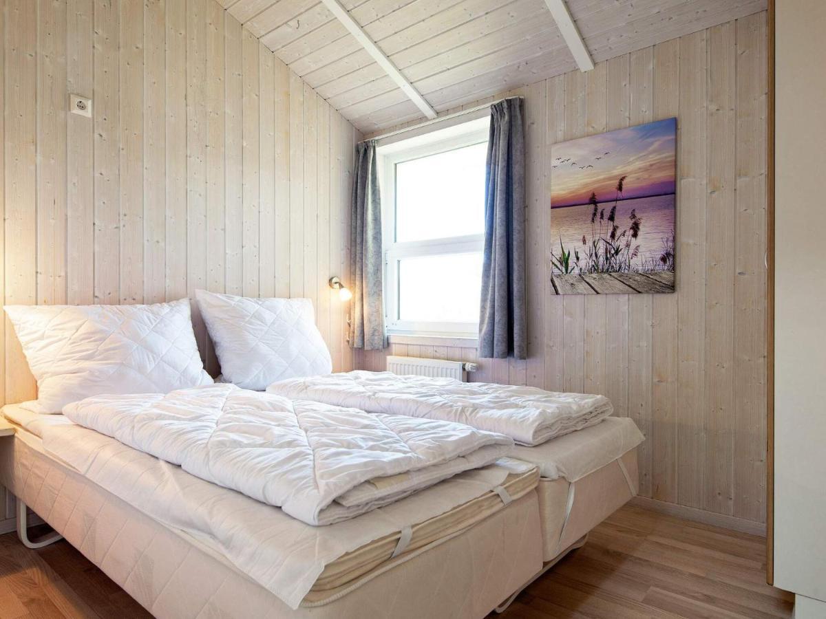 12 Person Holiday Home In Grömitz Esterno foto