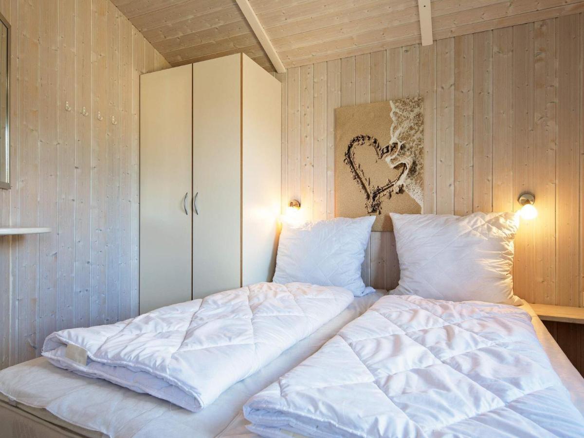 12 Person Holiday Home In Grömitz Esterno foto