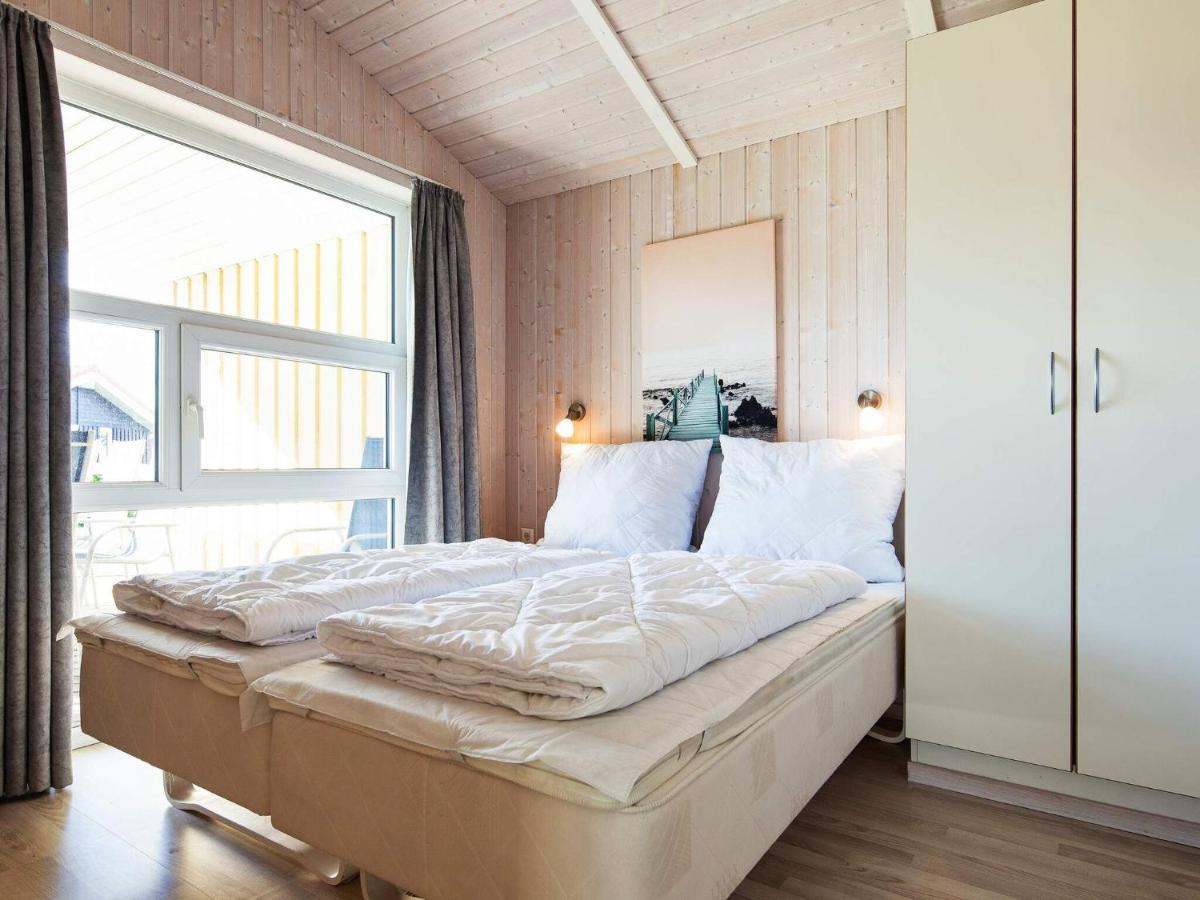 12 Person Holiday Home In Grömitz Esterno foto