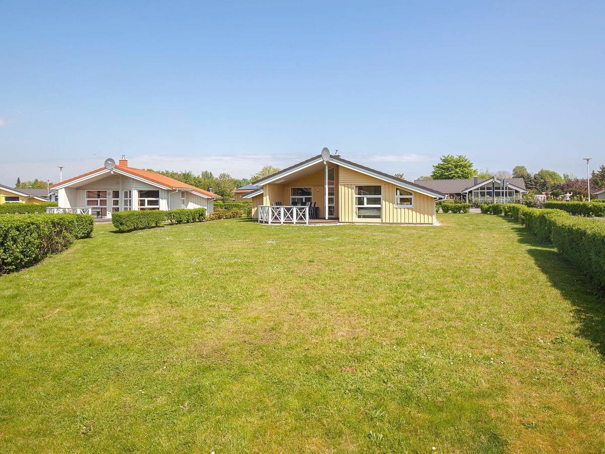 12 Person Holiday Home In Grömitz Esterno foto