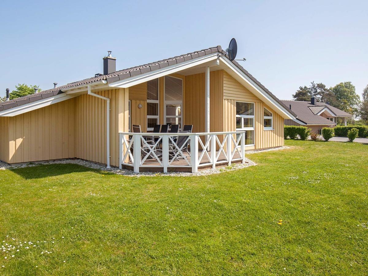 12 Person Holiday Home In Grömitz Esterno foto