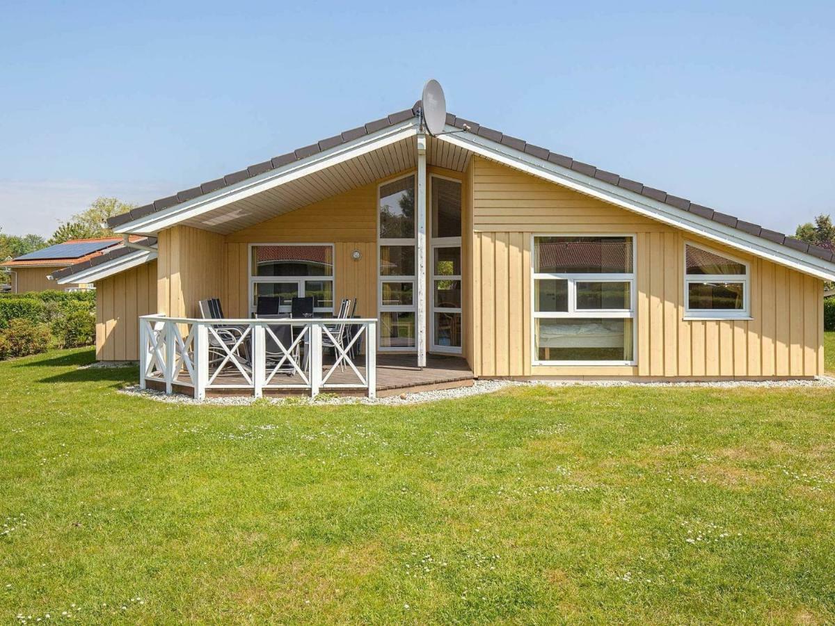 12 Person Holiday Home In Grömitz Esterno foto
